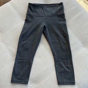 Athleta Salutation Stash Pocket Capri. XSP. Gray Heater. EUC.